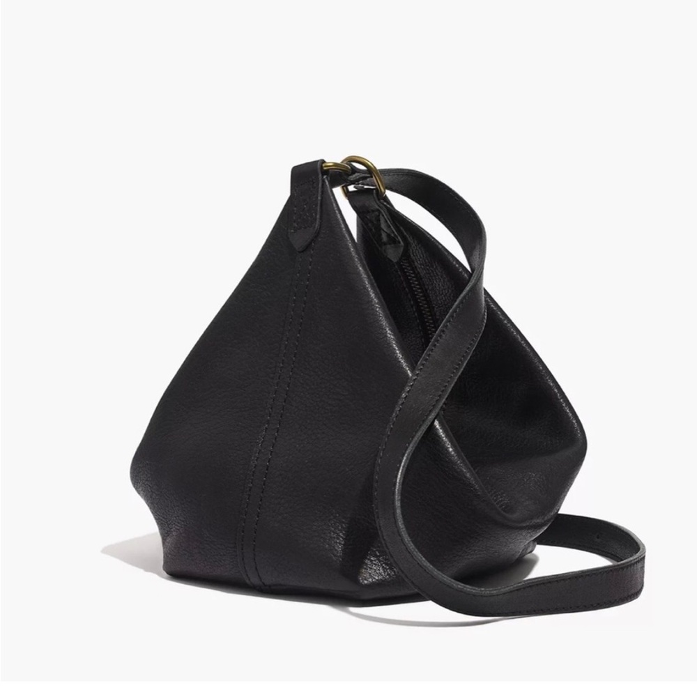 Madewell The Leather Sling Bag in Black